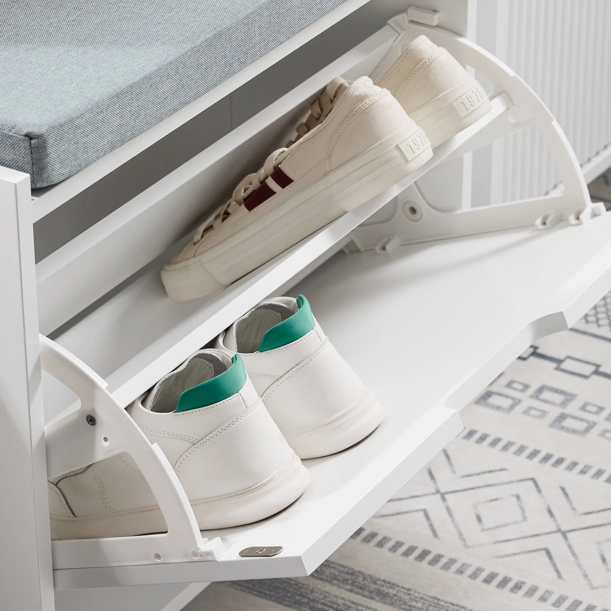 Banc à chaussures avec assise grise Alcovea