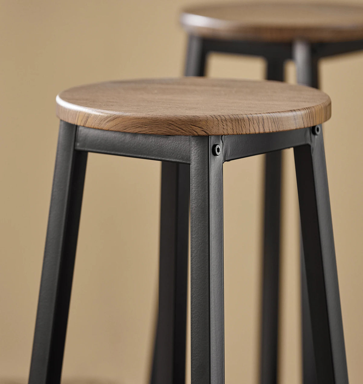 Table de bar industrielle avec assise Alcovea